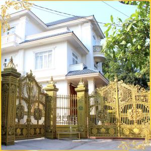 Cặp đôi công trình cổng nhôm đúc Buckingham 