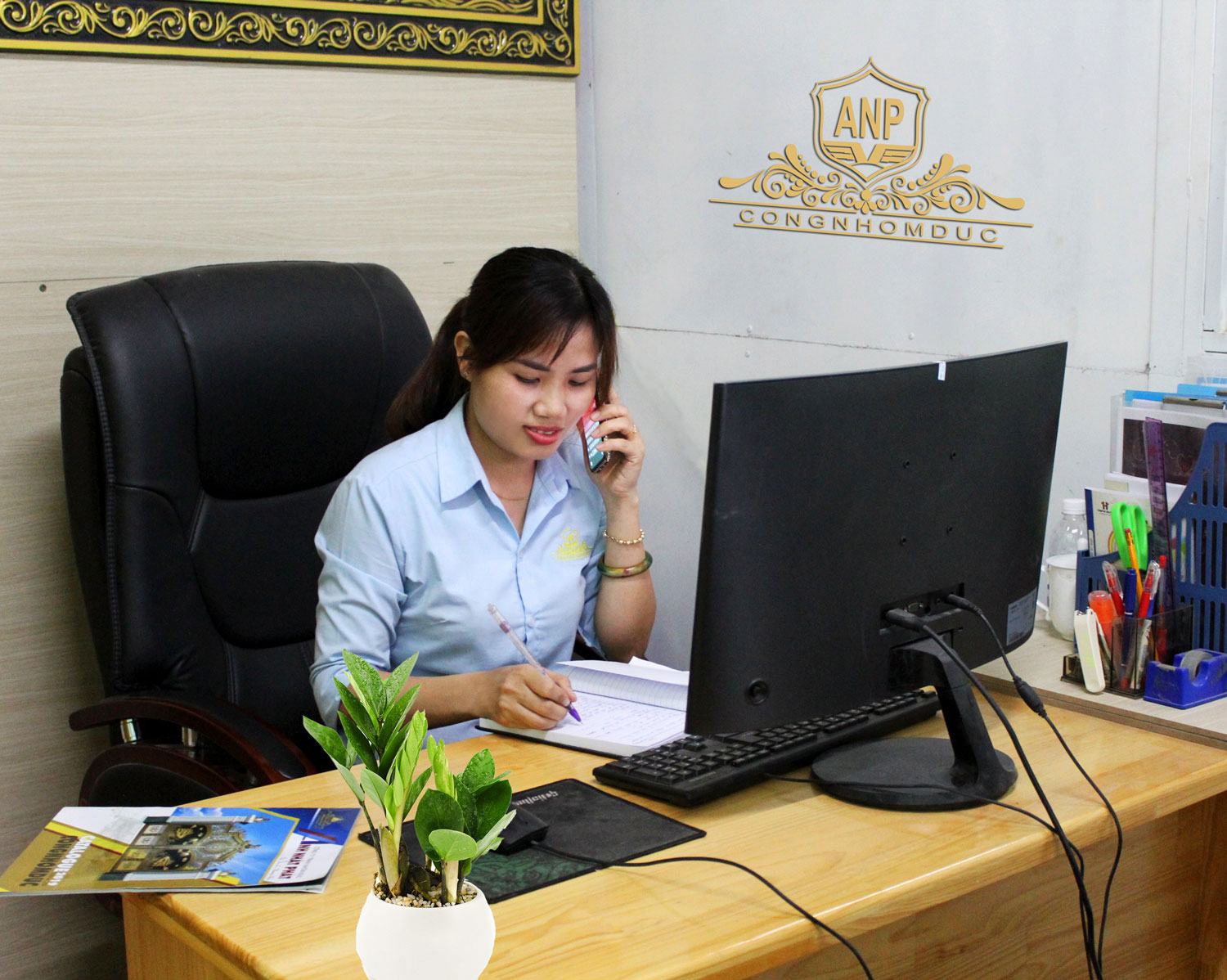 nh&ocirc;m đ&uacute;c