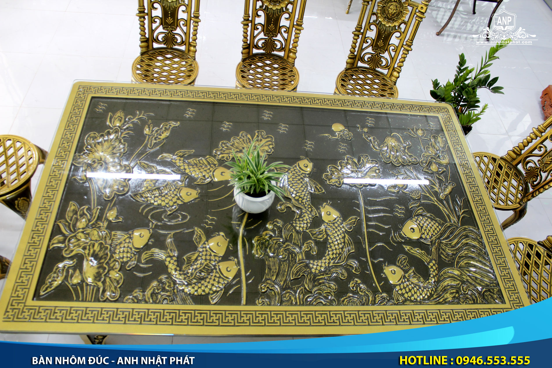 b&agrave;n ghế nh&ocirc;m đ&uacute;c