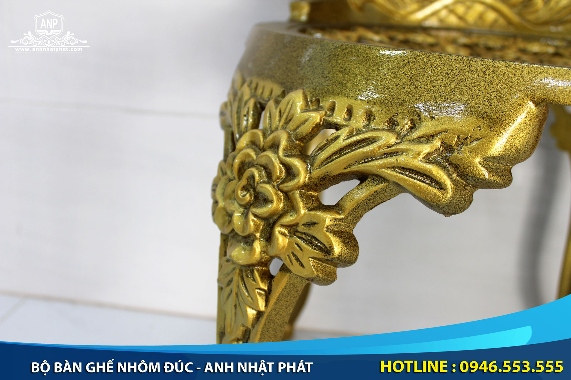 b&agrave;n ghế nh&ocirc;m đ&uacute;c