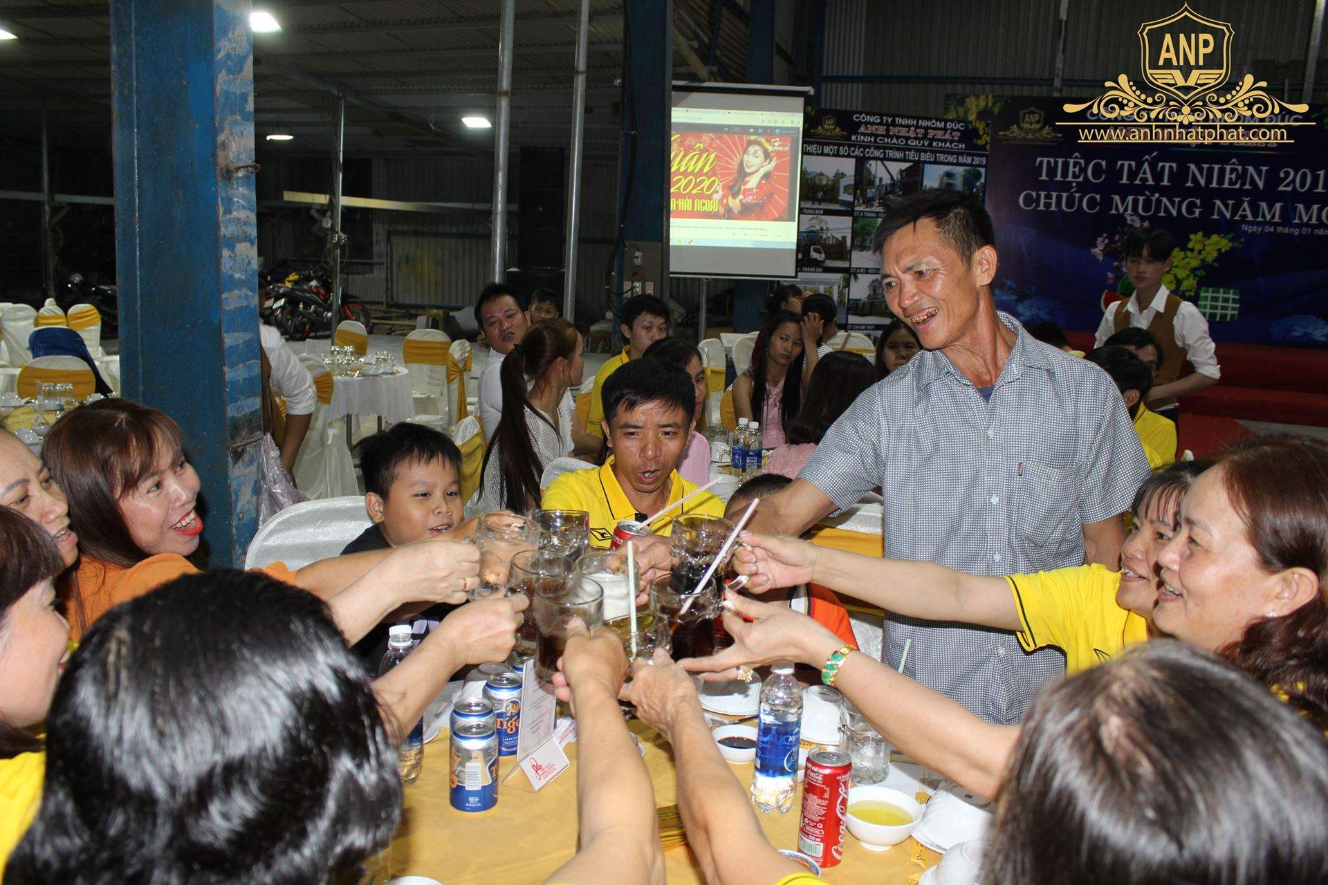 tất ni&ecirc;n nh&ocirc;m đ&uacute;c anh nhật ph&aacute;t