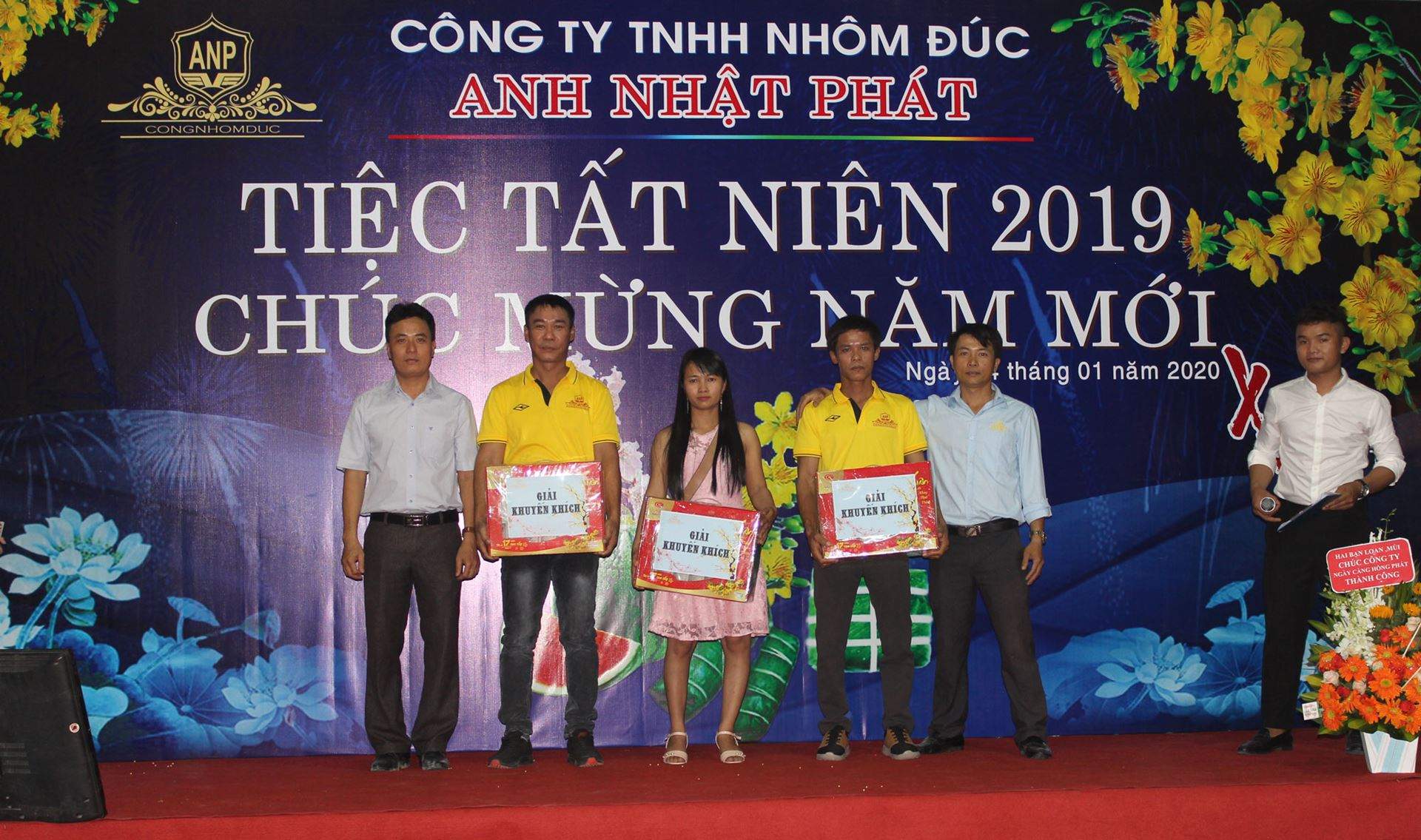 tất ni&ecirc;n nh&ocirc;m đ&uacute;c anh nhật ph&aacute;t