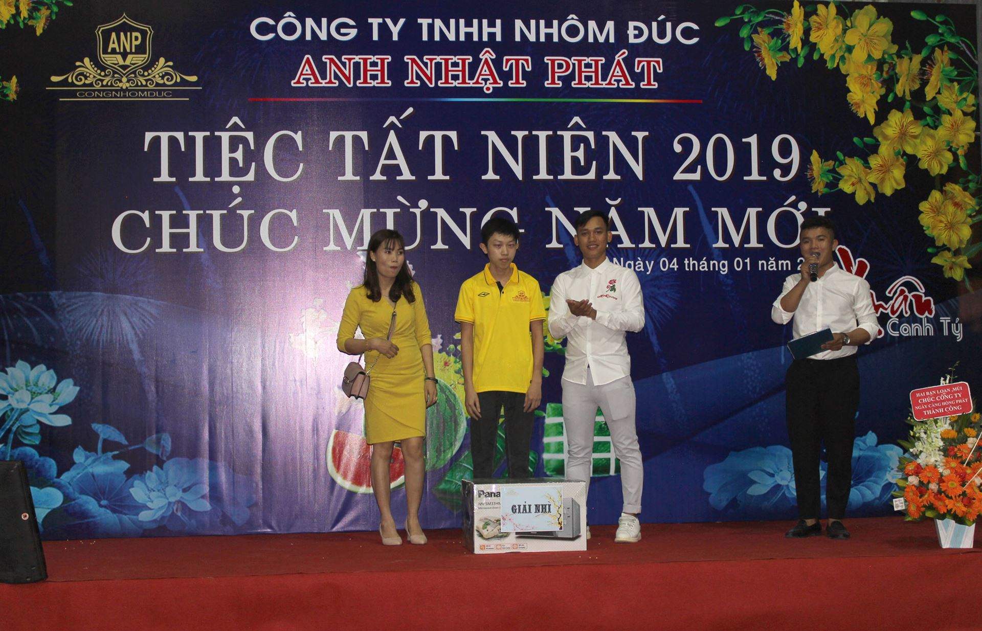 tất ni&ecirc;n nh&ocirc;m đ&uacute;c anh nhật ph&aacute;t