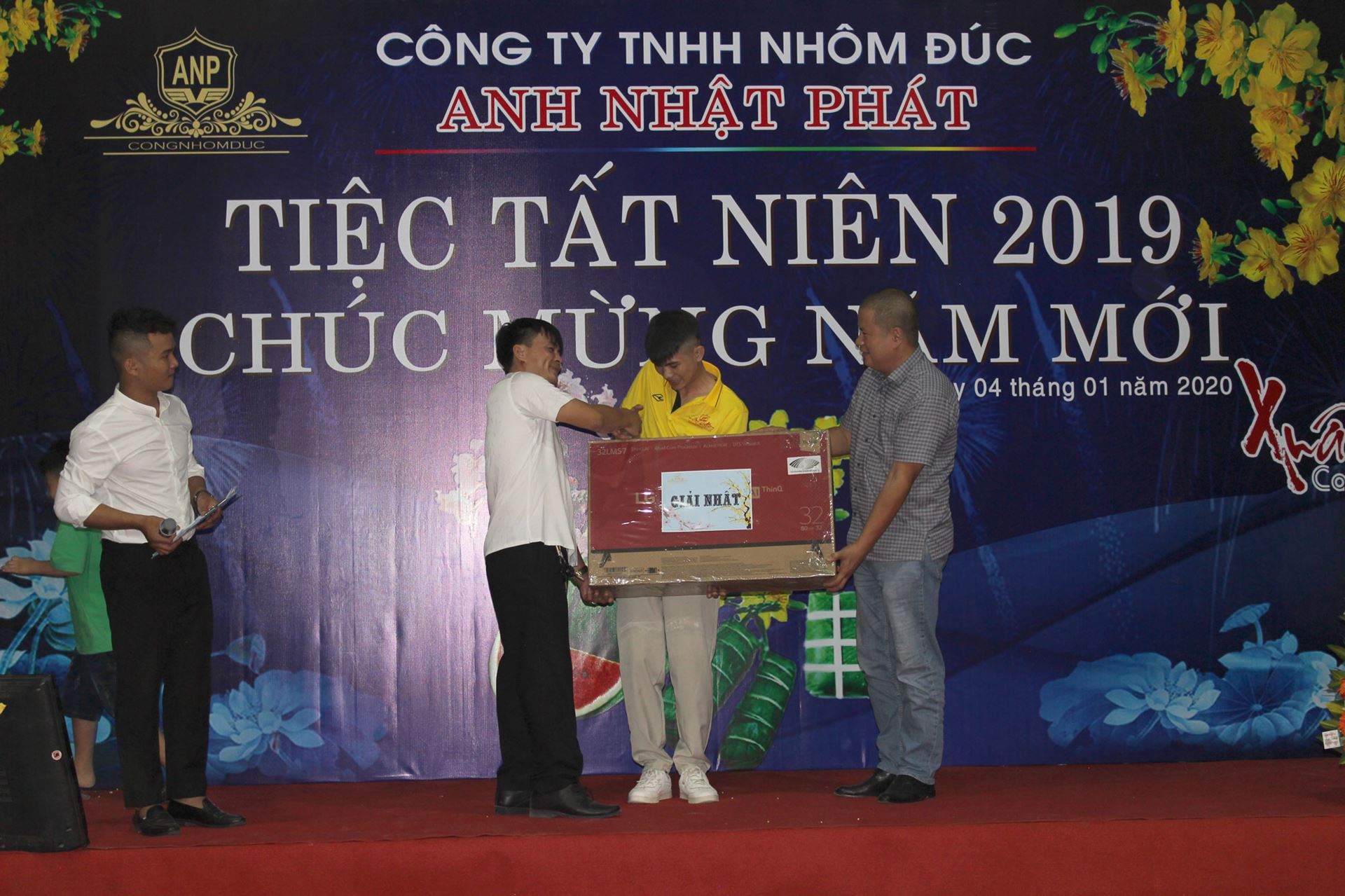tất ni&ecirc;n nh&ocirc;m đ&uacute;c anh nhật ph&aacute;t