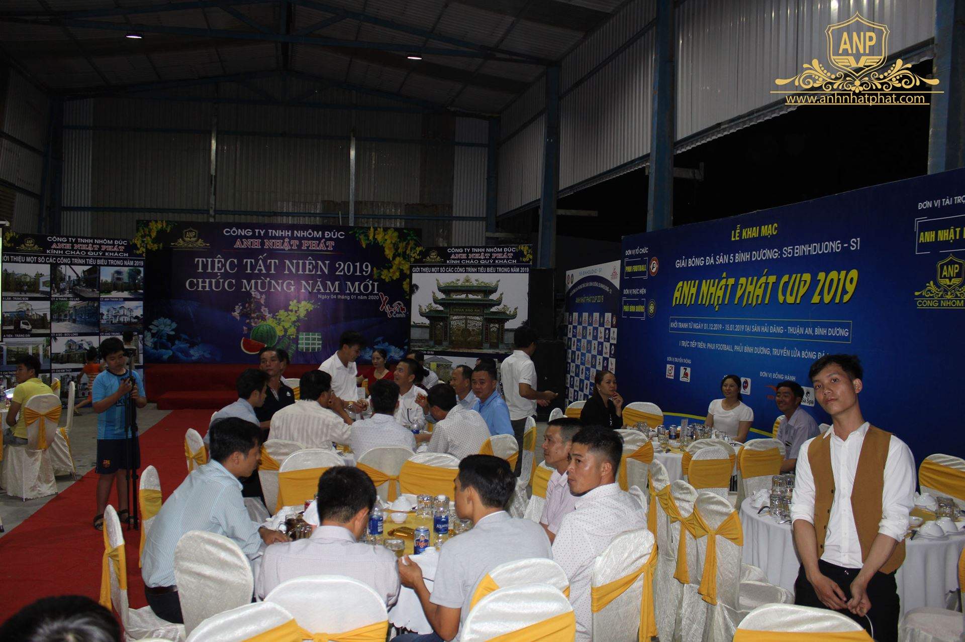 tất ni&ecirc;n nh&ocirc;m đ&uacute;c anh nhật ph&aacute;t