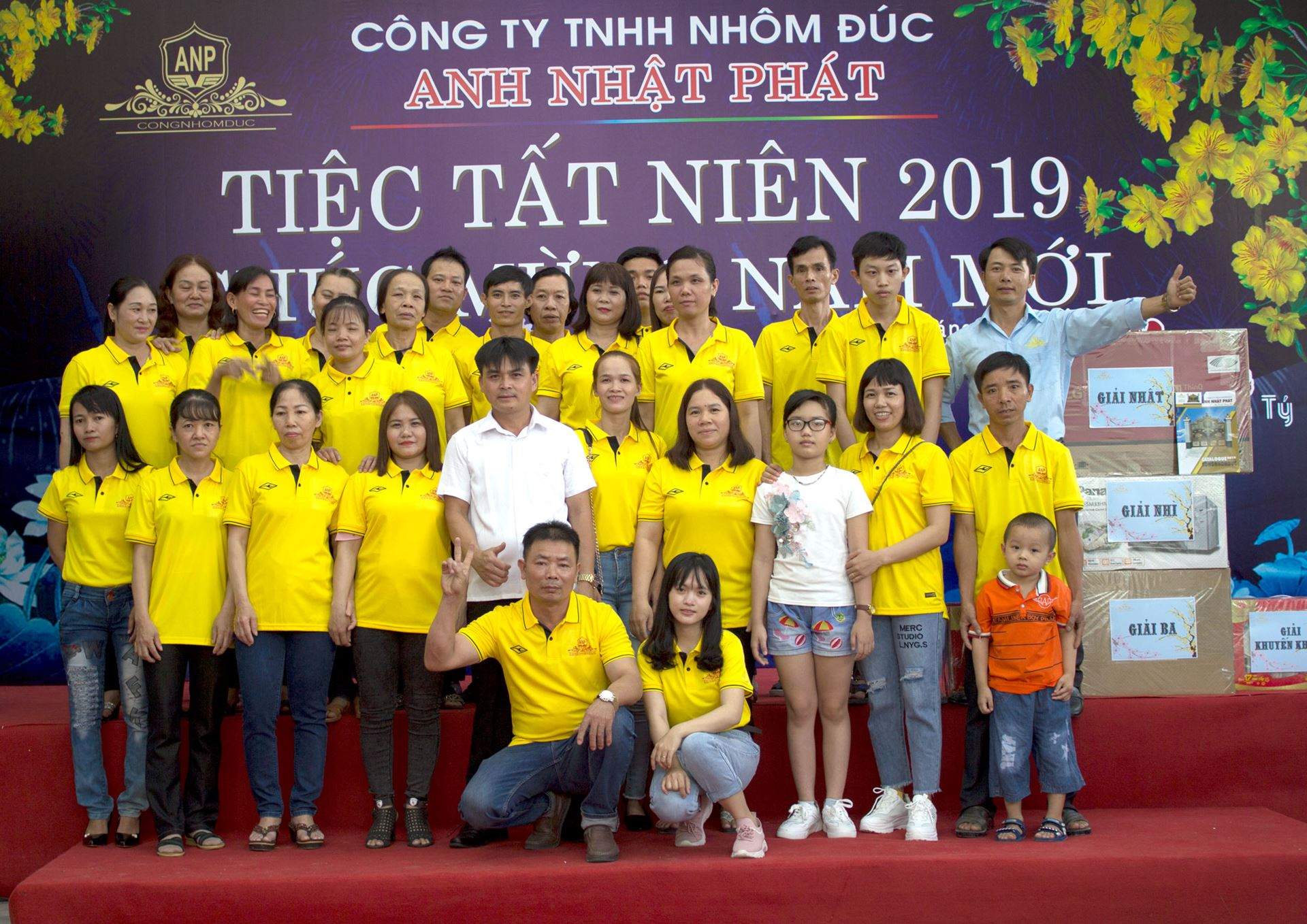 tất ni&ecirc;n nh&ocirc;m đ&uacute;c anh nhật ph&aacute;t