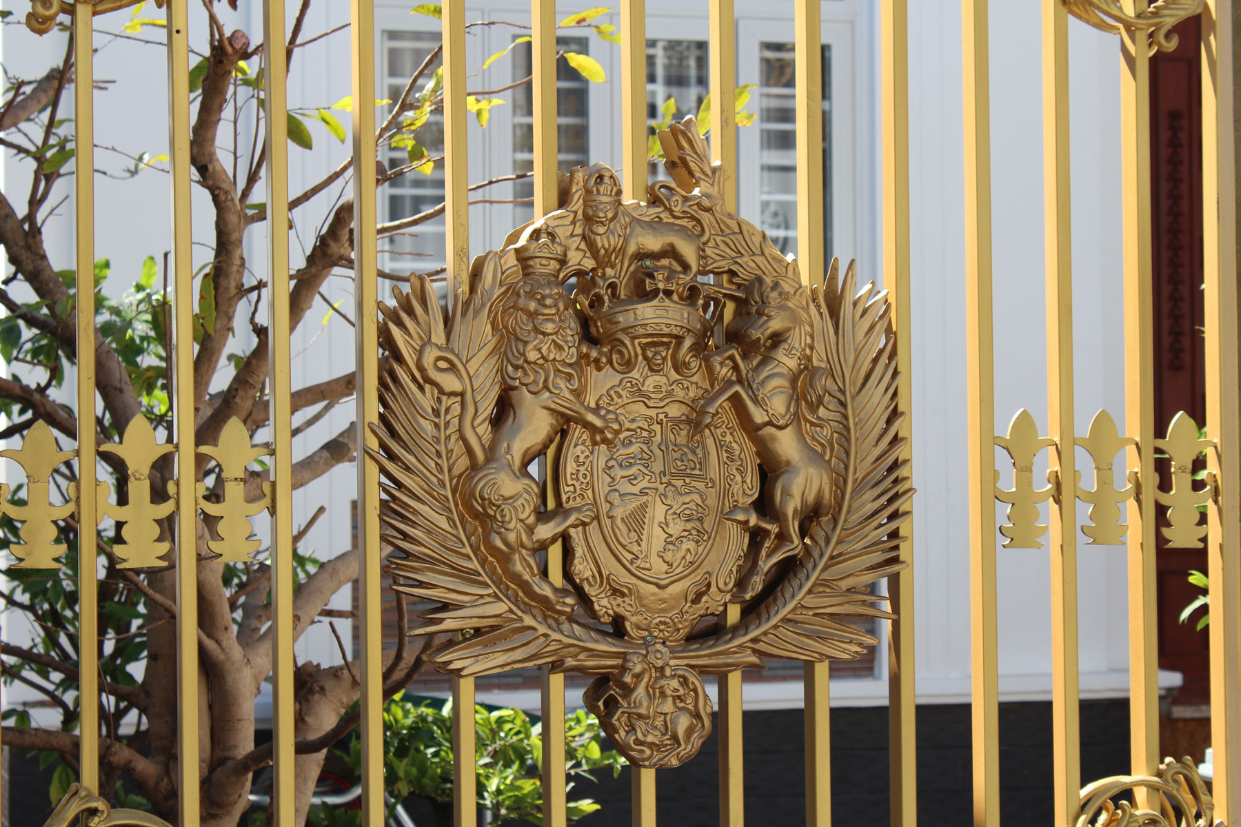 gi&aacute; cổng nh&ocirc;m đ&uacute;c