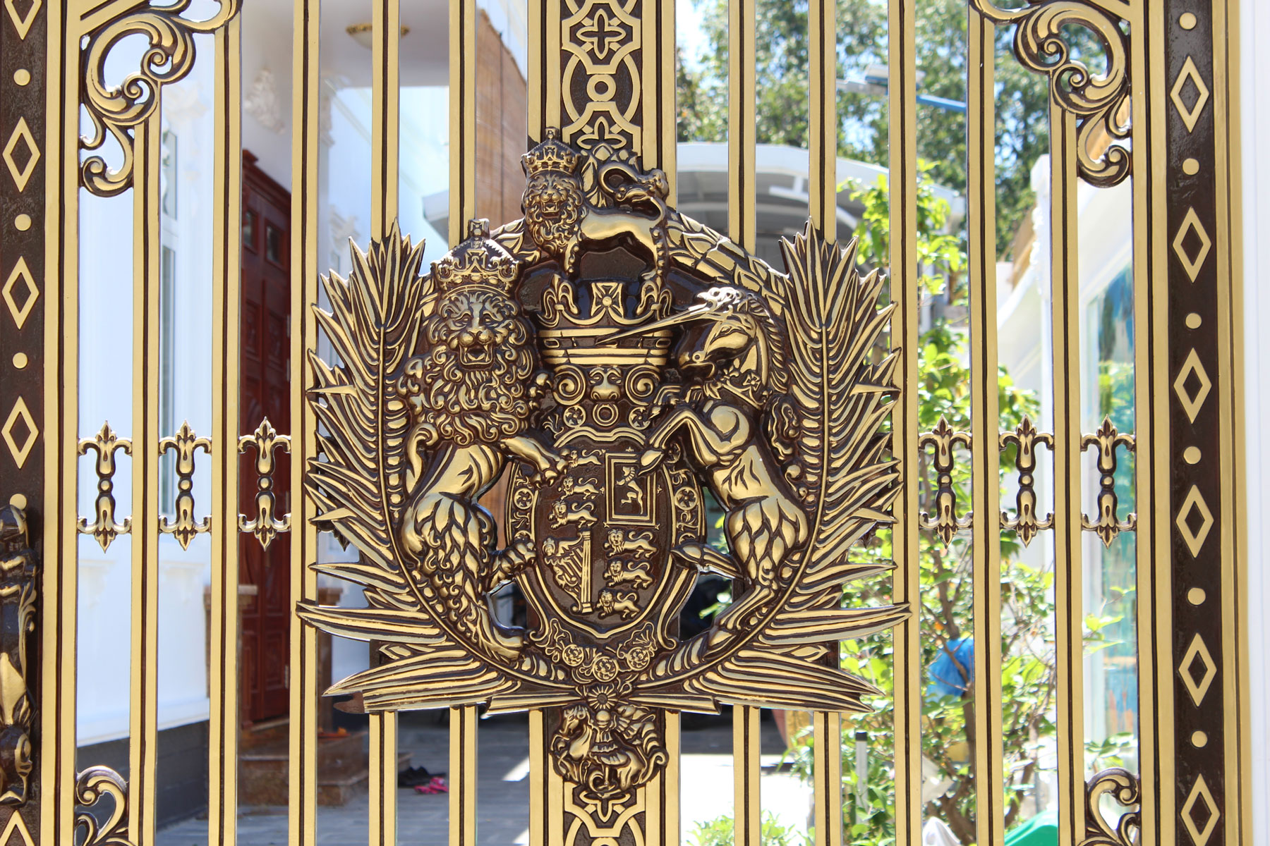 gi&aacute; cổng nh&ocirc;m đ&uacute;c