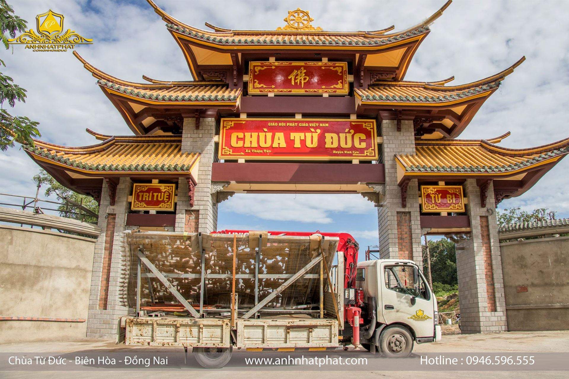 cổng nh&ocirc;m đ&uacute;c