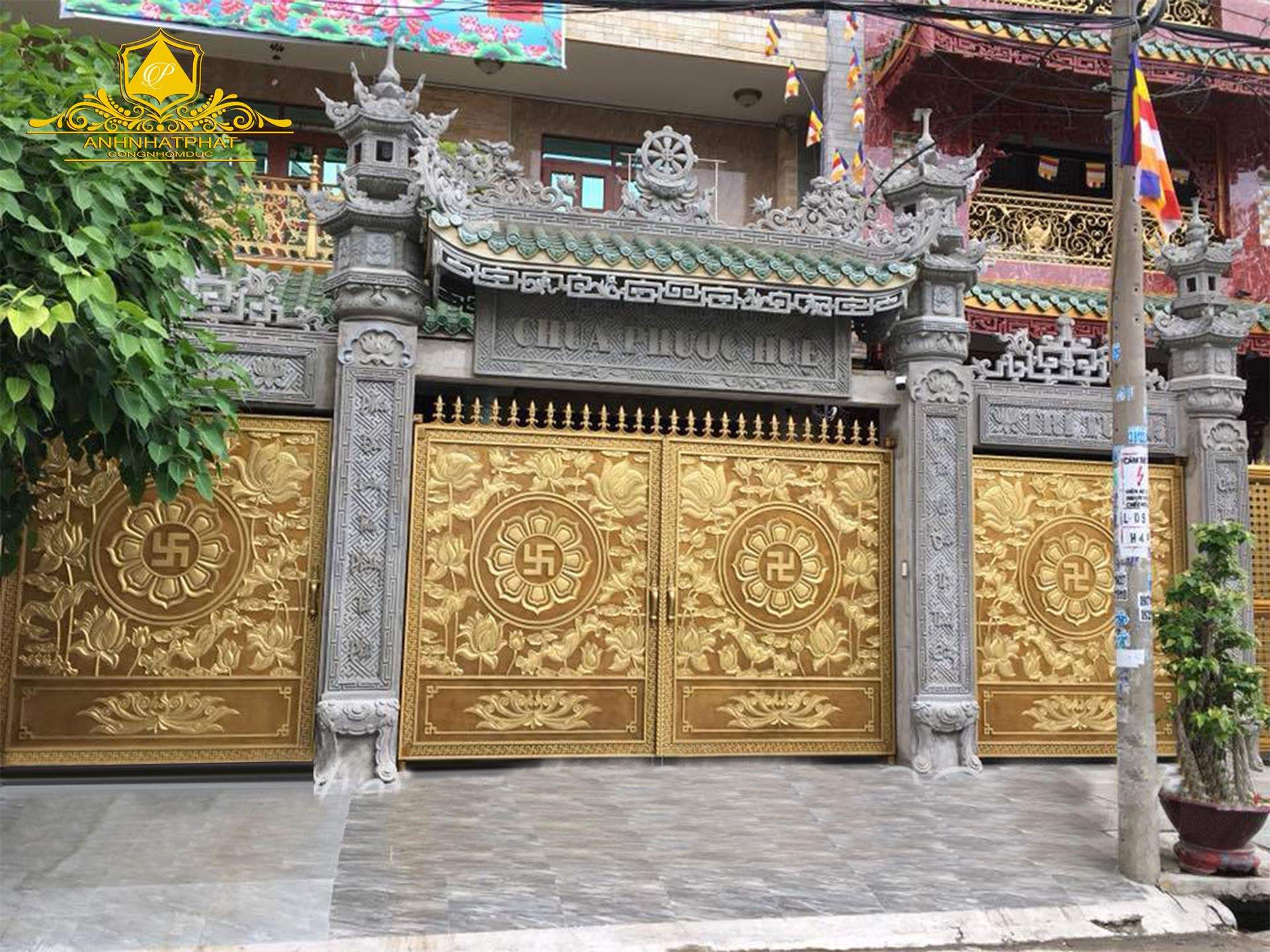 cổng nh&ocirc;m đ&uacute;c