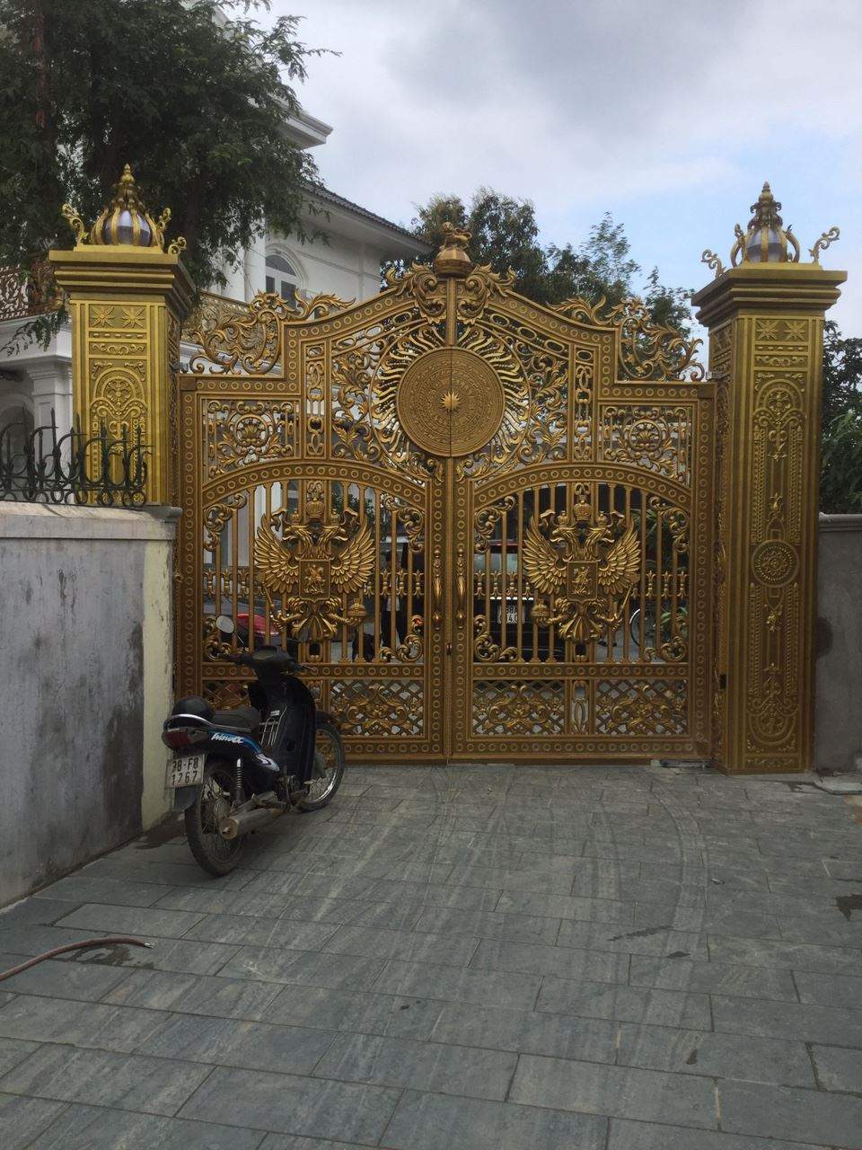 cổng nh&ocirc;m đ&uacute;c đẹp