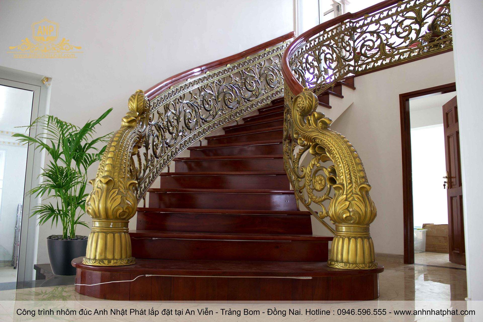 cầu thang nh&ocirc;m đ&uacute;c